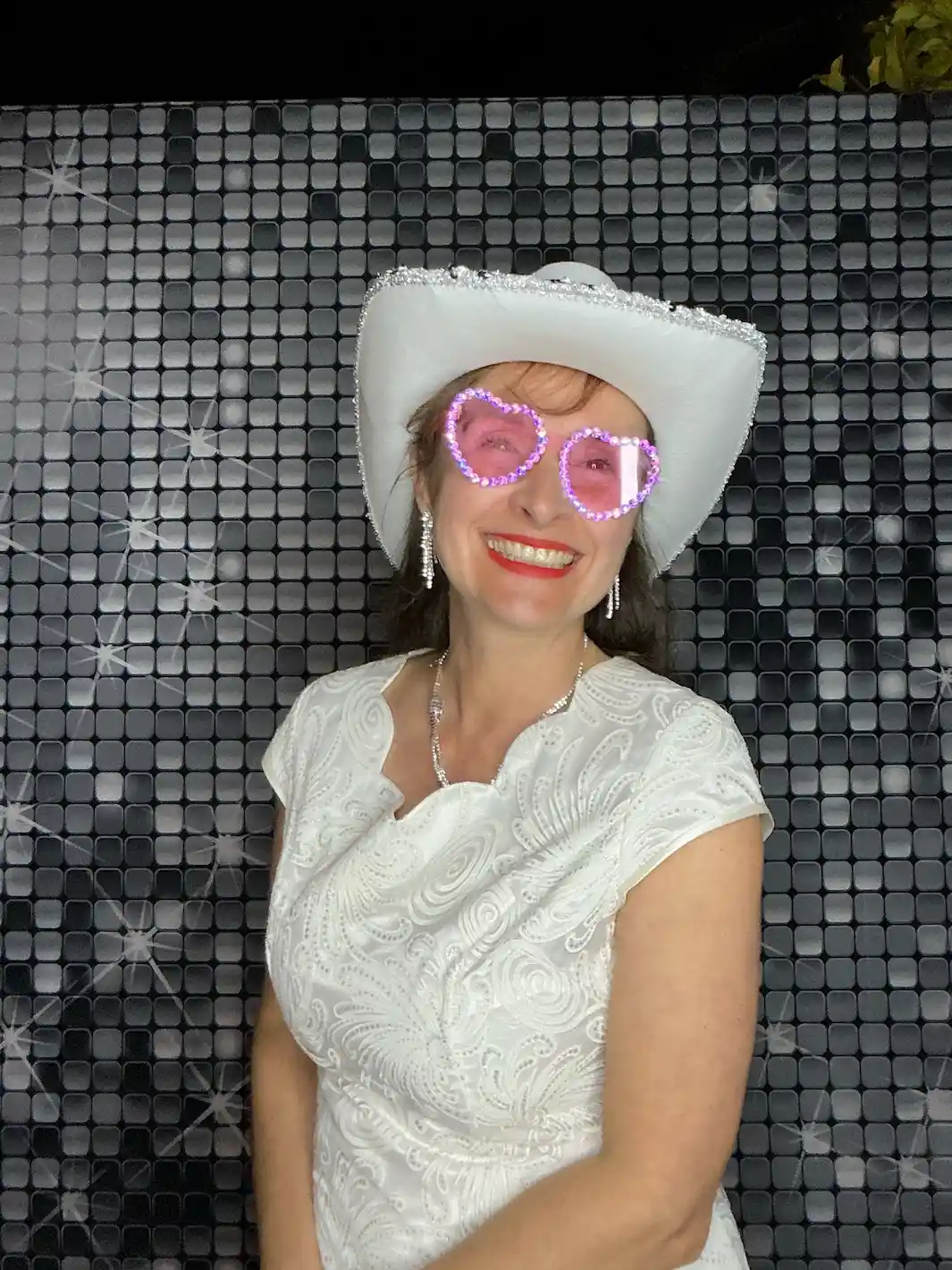 glowframe studio white party 01