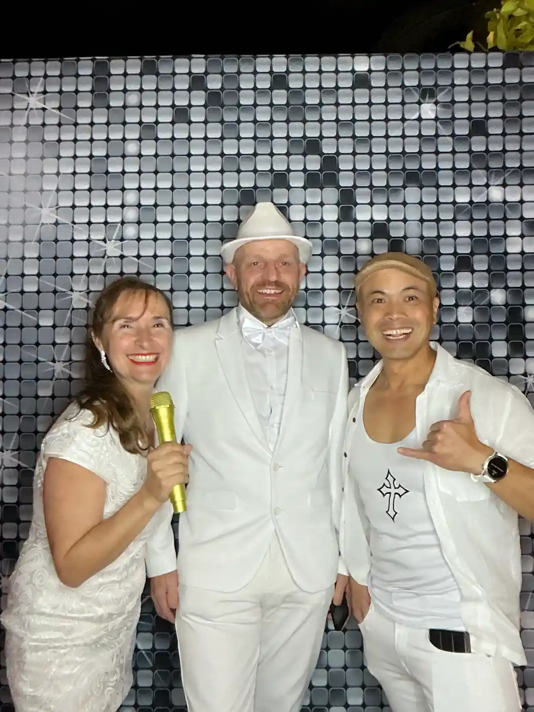 glowframe studio white party 04