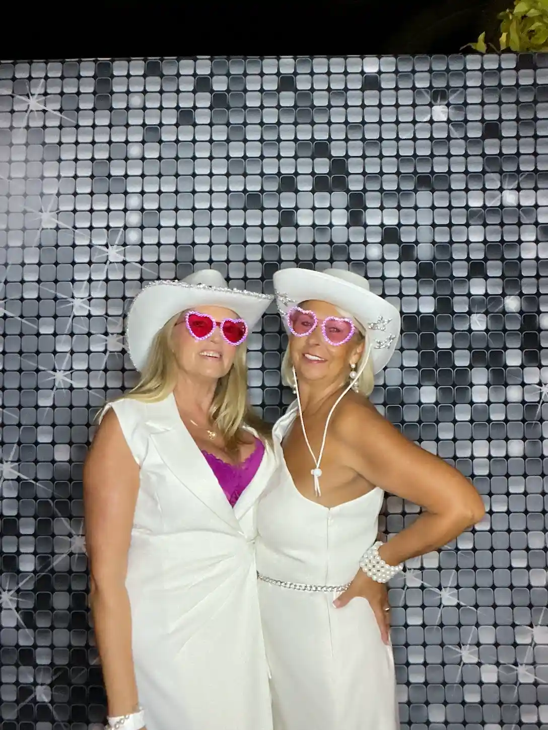 glowframe studio white party 06