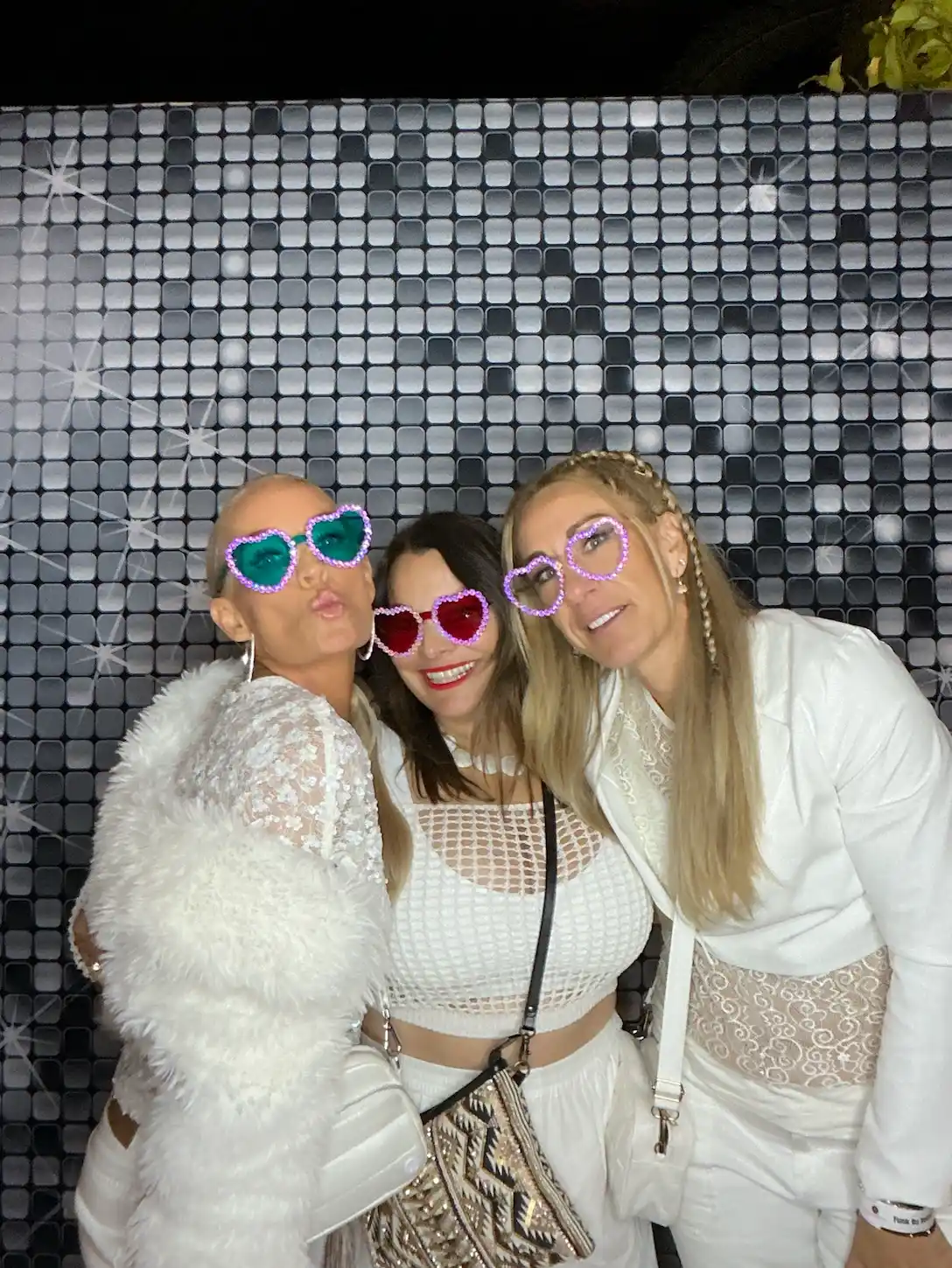 glowframe studio white party 11