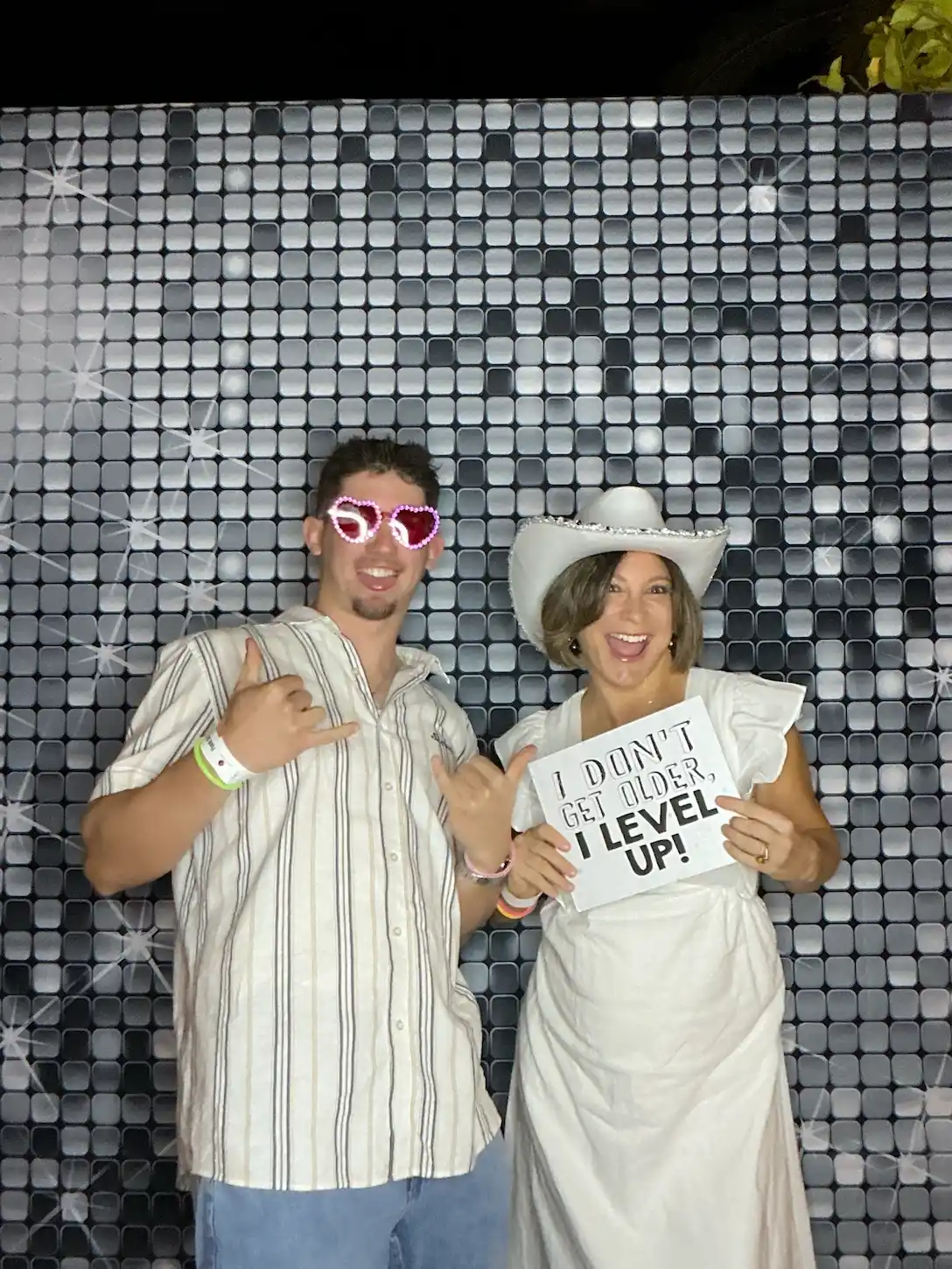 glowframe studio white party 14