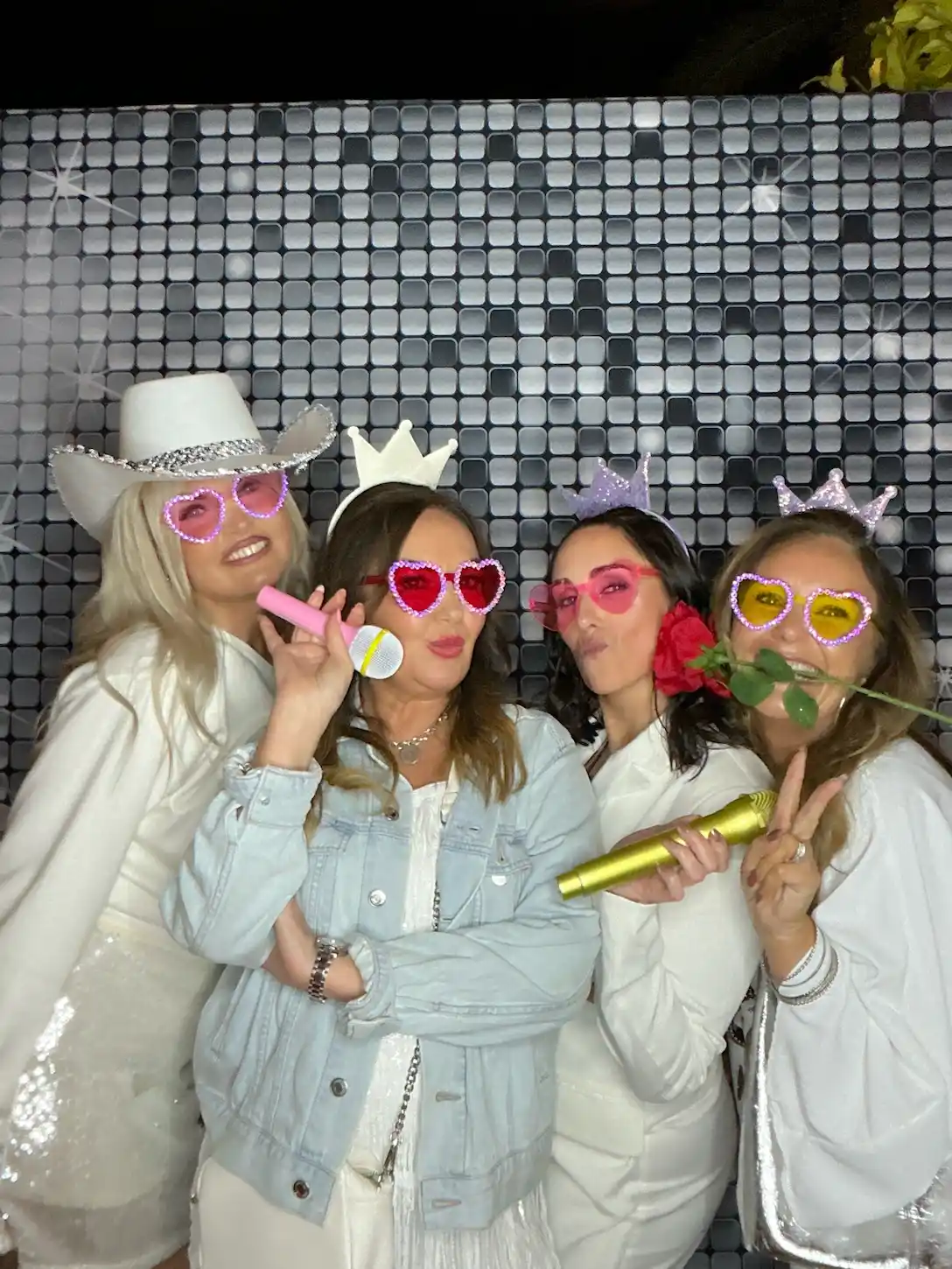 glowframe studio white party 17