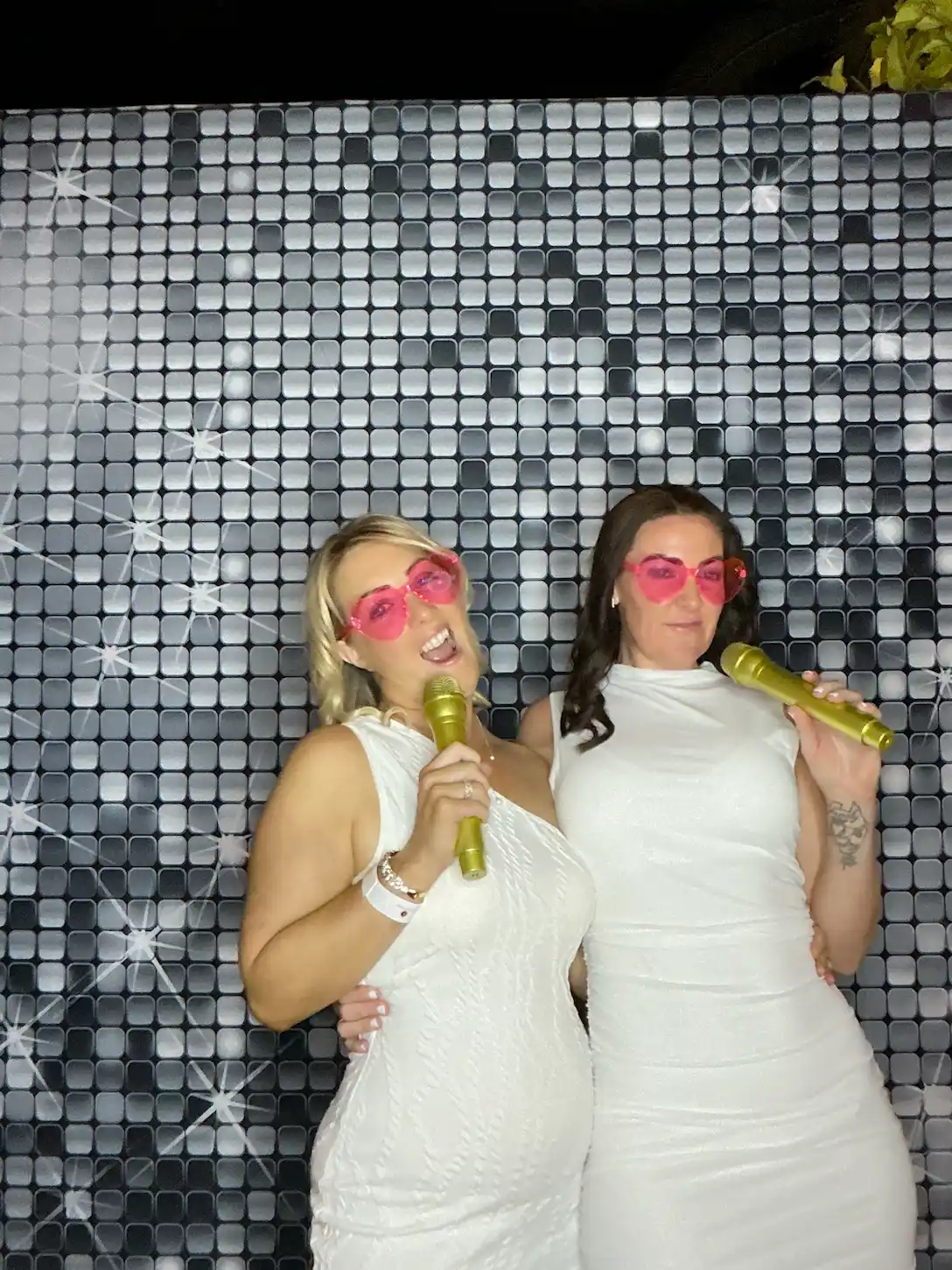 glowframe studio white party 18
