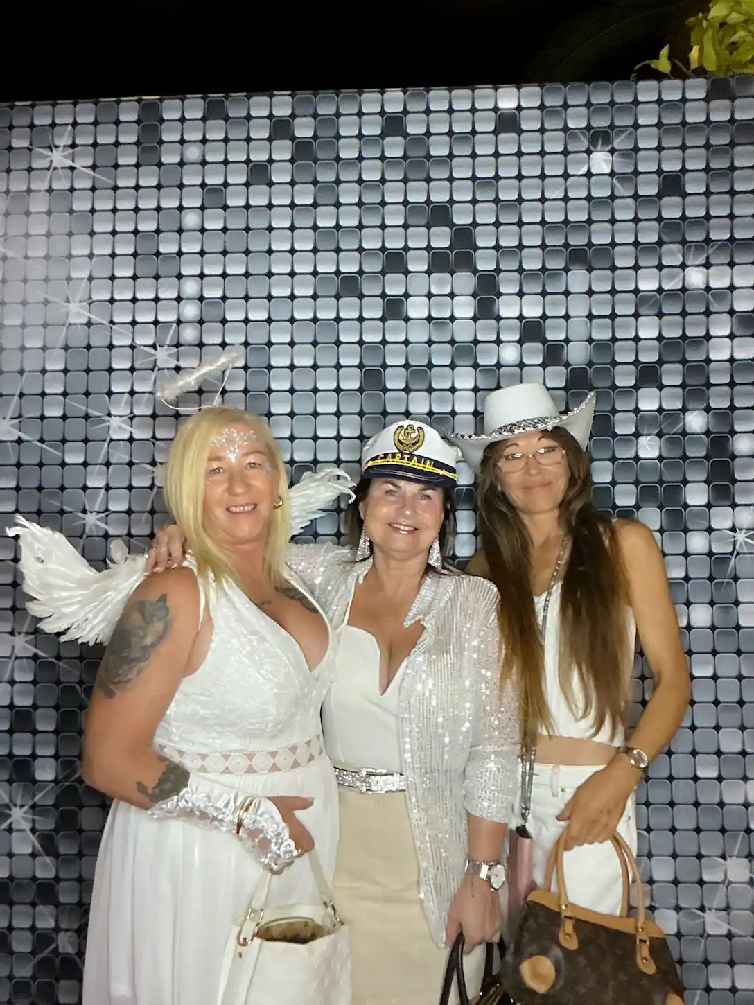 glowframe studio white party 19