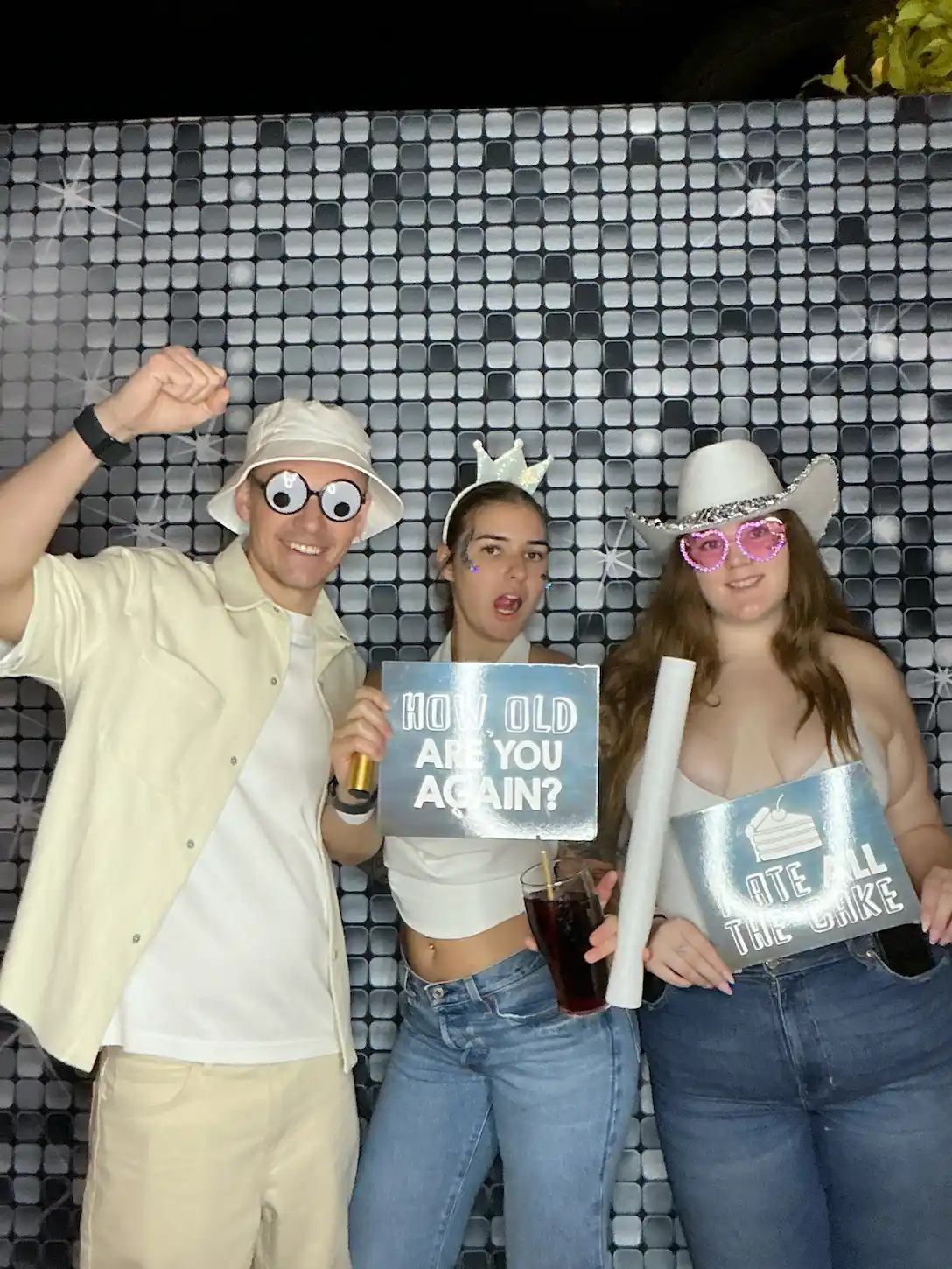 glowframe studio white party 20